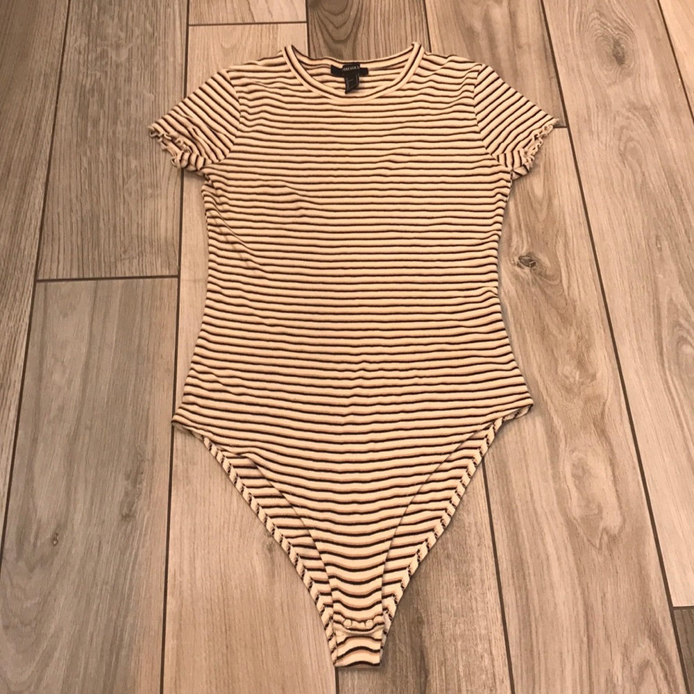 Short sleeve forever 21 body suit